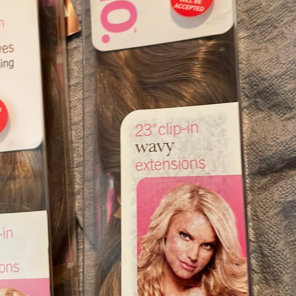 Hair do 23” Clíp in wavy hair extensions